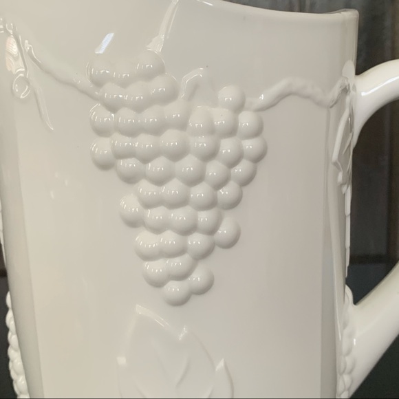 Colony Harvest Milk Glass 72oz. Ice Lip Pitcher - Picture 4 of 13